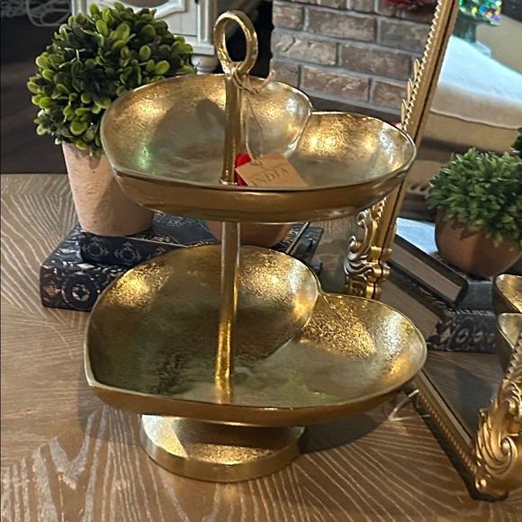 NEW! Vintage Inspired zHold Metal Heart Shaped Two-Tiered Serving Tray - Picture 3 of 6